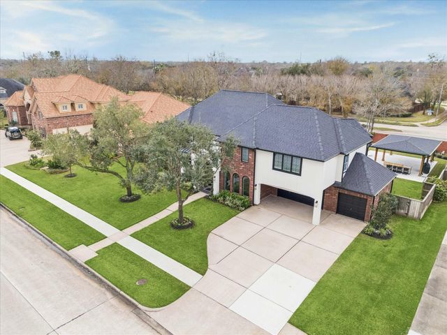 7714 Long Shadows Drive, Sugar Land, TX 77479