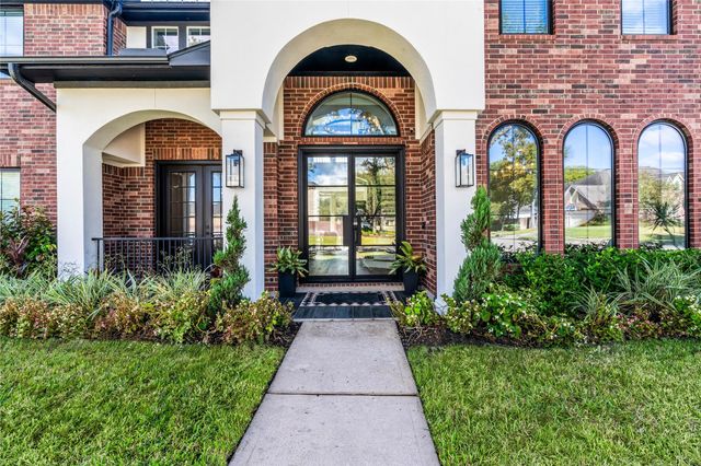 7714 Long Shadows Drive, Sugar Land, TX 77479