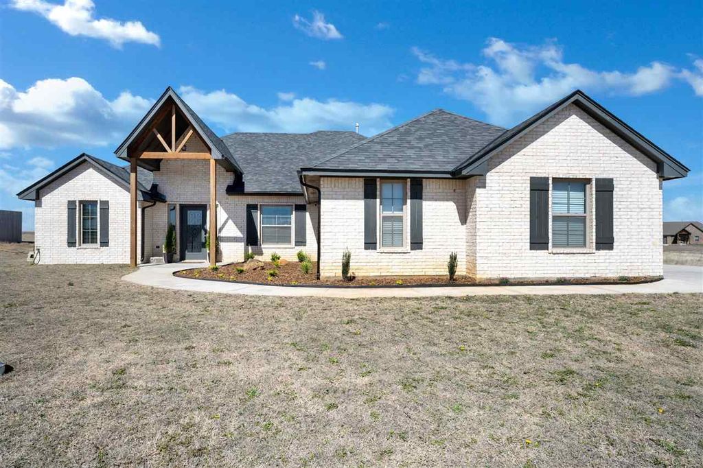 12811 Ridge Rd, Elgin, OK 73538