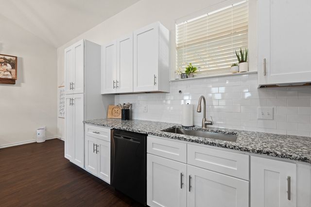 2612 Dove Trail, Granbury, TX 76048