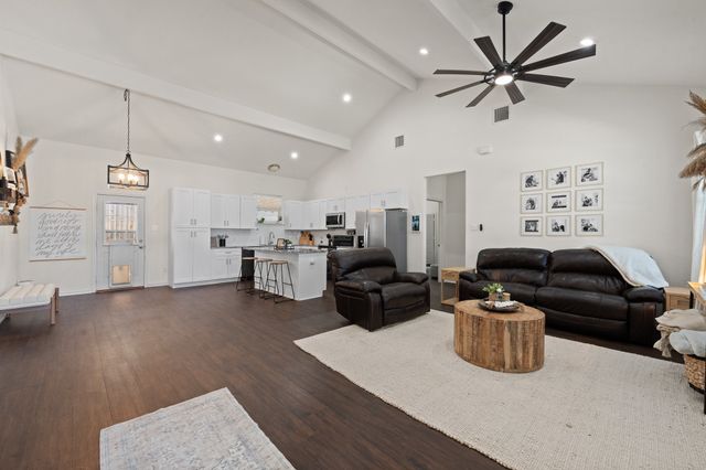 2612 Dove Trail, Granbury, TX 76048