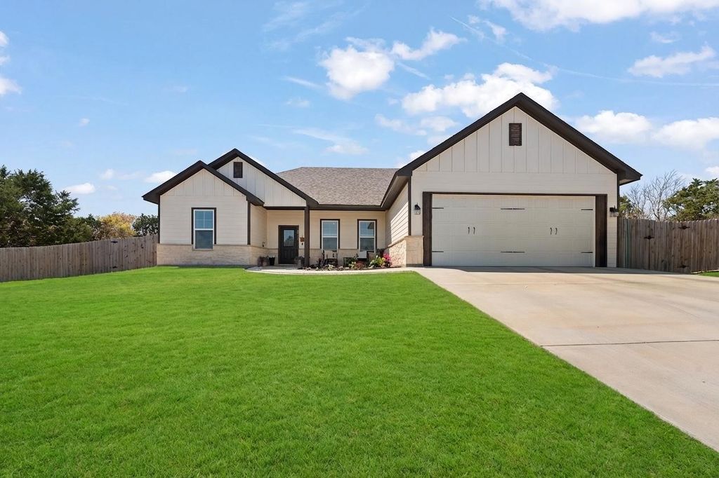 2612 Dove Trail, Granbury, TX 76048