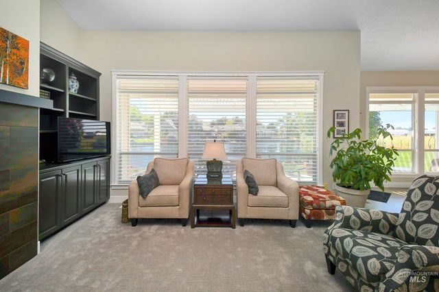 9001 Duck Lake Dr, Garden City, ID 83714