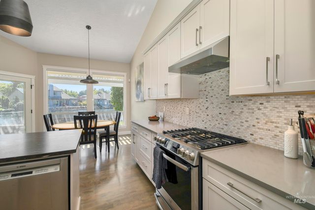9001 Duck Lake Dr, Garden City, ID 83714