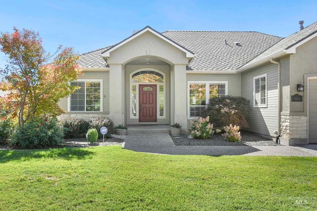 9001 Duck Lake Dr, Garden City, ID 83714