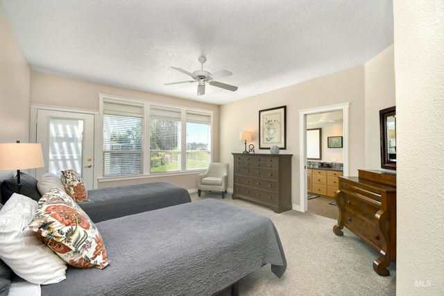 9001 Duck Lake Dr, Garden City, ID 83714