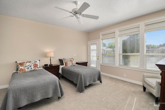 9001 Duck Lake Dr, Garden City, ID 83714