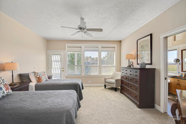 9001 Duck Lake Dr, Garden City, ID 83714