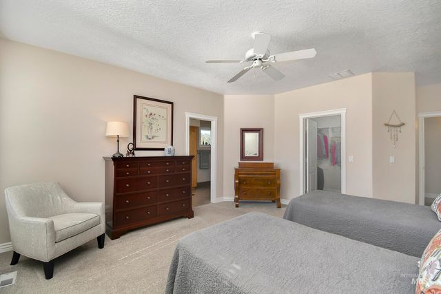 9001 Duck Lake Dr, Garden City, ID 83714