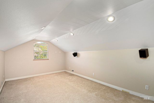 9001 Duck Lake Dr, Garden City, ID 83714