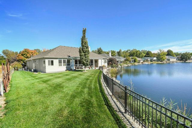 9001 Duck Lake Dr, Garden City, ID 83714