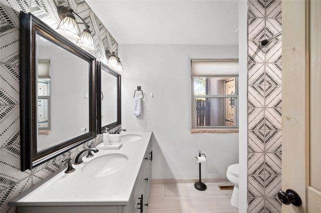 1417 Agua Fria, Santa Fe, NM 87505