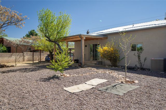 1417 Agua Fria, Santa Fe, NM 87505