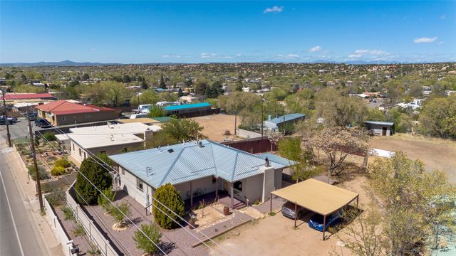 1417 Agua Fria, Santa Fe, NM 87505