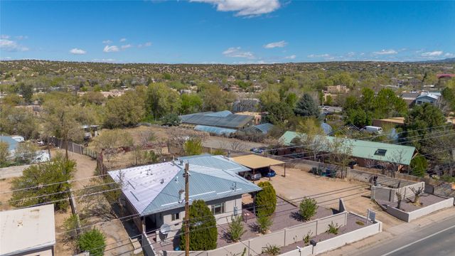 1417 Agua Fria, Santa Fe, NM 87505