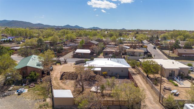 1417 Agua Fria, Santa Fe, NM 87505