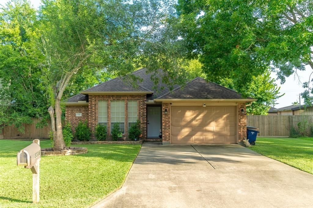 5516 Thistle Drive, Dickinson, TX 77539