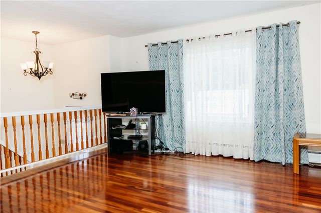 16 Ward Avenue, Middletown, RI 02842