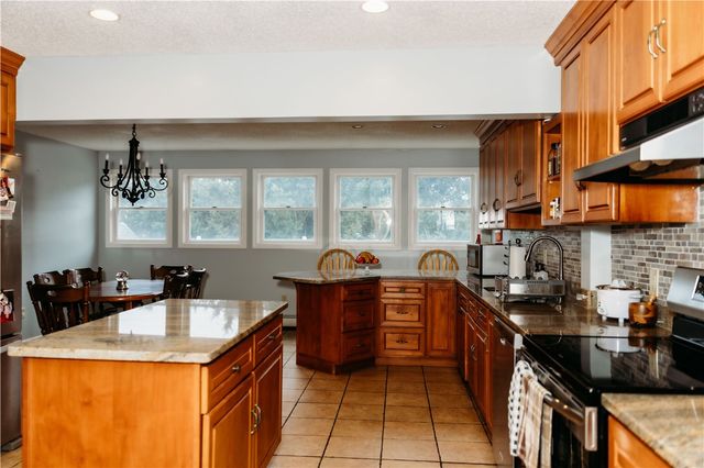 16 Ward Avenue, Middletown, RI 02842