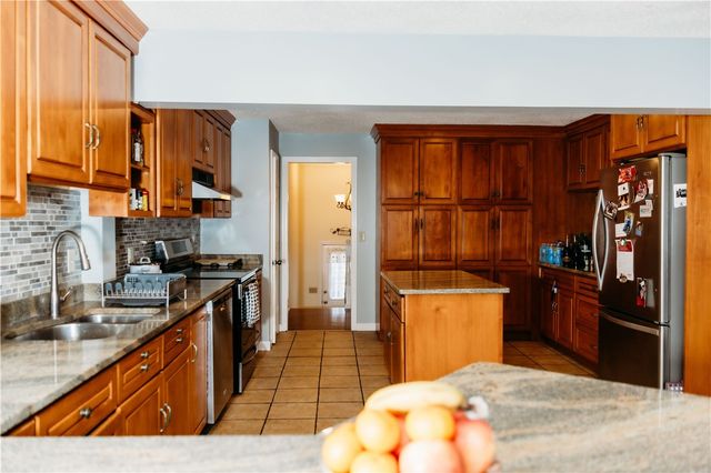 16 Ward Avenue, Middletown, RI 02842