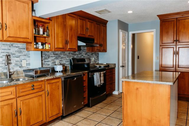 16 Ward Avenue, Middletown, RI 02842