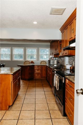 16 Ward Avenue, Middletown, RI 02842