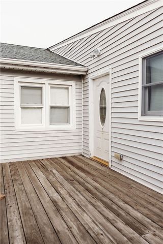 16 Ward Avenue, Middletown, RI 02842