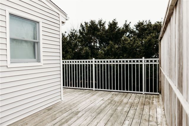 16 Ward Avenue, Middletown, RI 02842