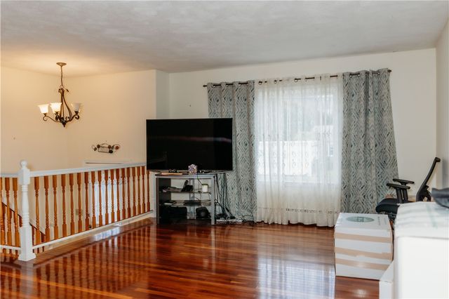 16 Ward Avenue, Middletown, RI 02842