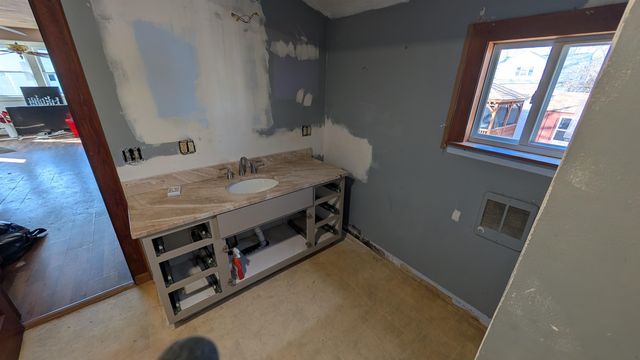 80 orchard Avenue, Manchester, NH 03109