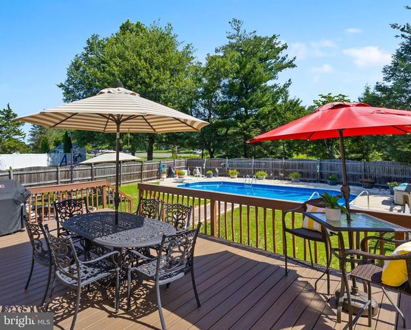 99 WILLIS DR, Ewing, NJ 08628
