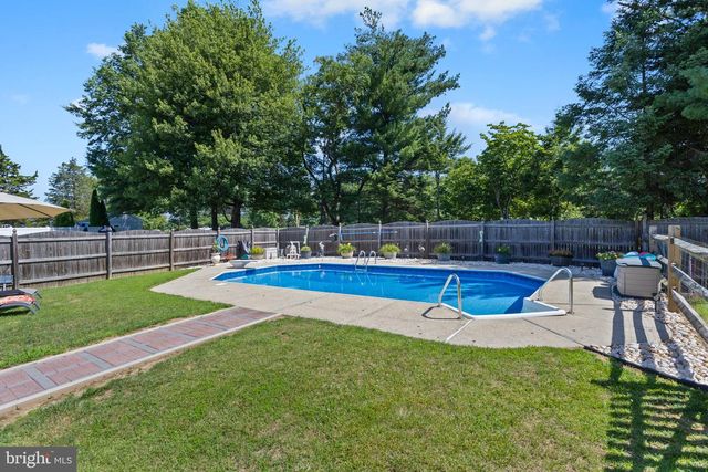 99 WILLIS DR, Ewing, NJ 08628