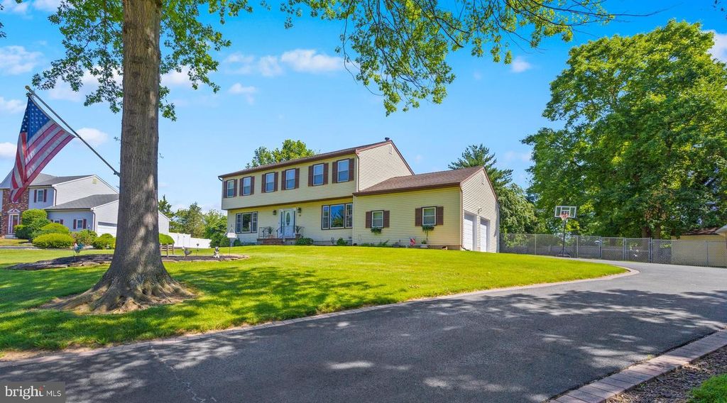 99 WILLIS DR, Ewing, NJ 08628