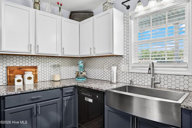 107 Jenna Rea Road, Hubert, NC 28539