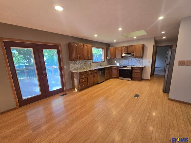 5601 Elk Circle, Lincoln, NE 68516