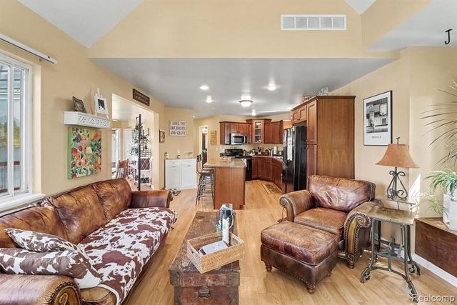 525 Hillwood Road, White Lake, MI 48383