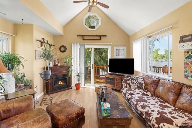 525 Hillwood Road, White Lake, MI 48383