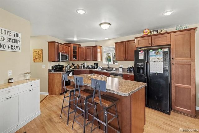 525 Hillwood Road, White Lake, MI 48383