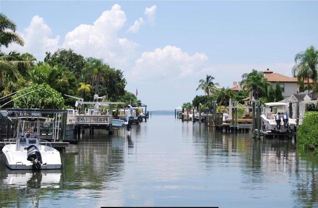 4923 W SAN RAFAEL STREET, Tampa, FL 33629