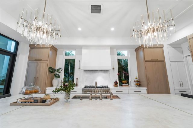 4923 W SAN RAFAEL STREET, Tampa, FL 33629