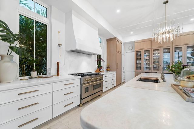 4923 W SAN RAFAEL STREET, Tampa, FL 33629