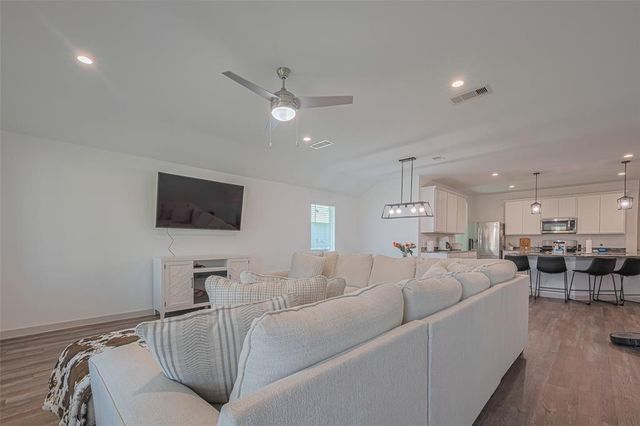 1004 Great Barracuda Lane, Alvin, TX 77511