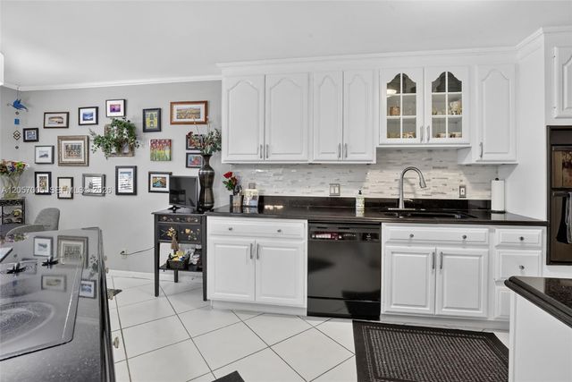 9050 Jacaranda Lane 3, Plantation, FL 33324