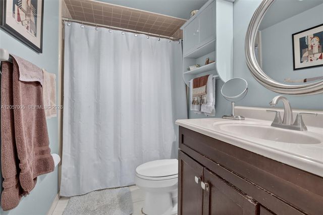 9050 Jacaranda Lane 3, Plantation, FL 33324