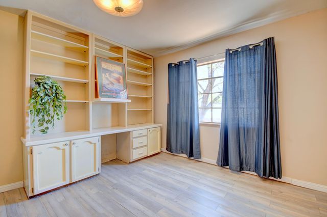 1837 Valencia Drive NE, Albuquerque, NM 87110
