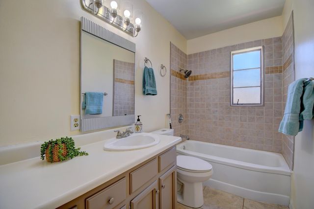 1837 Valencia Drive NE, Albuquerque, NM 87110
