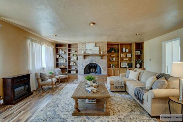 1837 Valencia Drive NE, Albuquerque, NM 87110