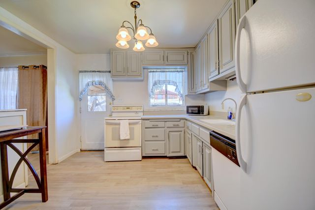 1837 Valencia Drive NE, Albuquerque, NM 87110