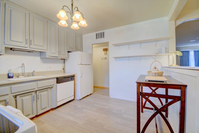1837 Valencia Drive NE, Albuquerque, NM 87110