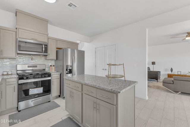 818 HARPENDEM Drive, Horizon City, TX 79928